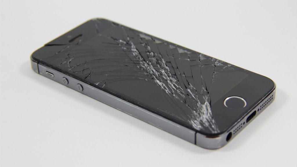 壊れたiPhone