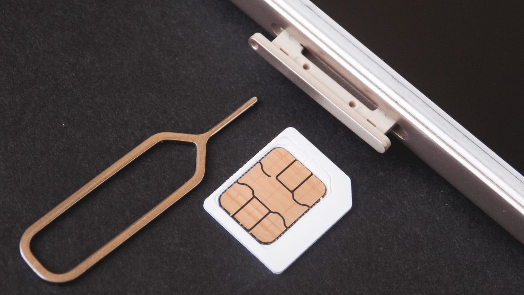 iPhone SIM
